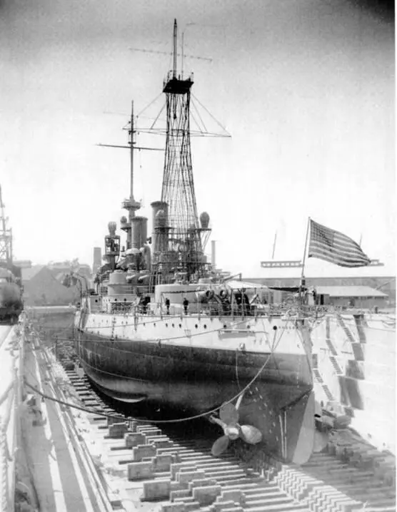 На фото броненосец Орегон в доке 1912 г Ниже Орегон в середине 1910х гг - фото 93