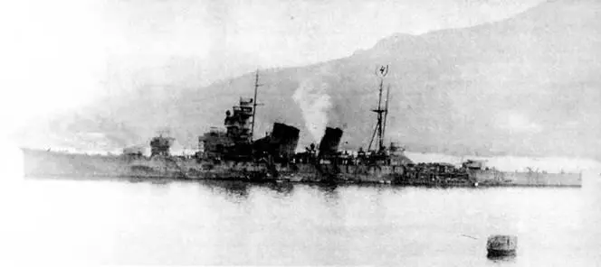Тяжелый крейсер Аоба в 19271928 гг два фото вверху На рейде 1930е - фото 88