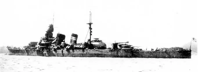 Аоба 13 октября 1942 г вверху в 1946 г в КурэТяжелый крейсер Кинугаса в - фото 97