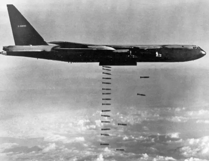 Бомбардировка в рамках операции Лайнбекер II Декабрь 1972 г Политика - фото 14