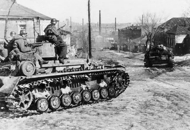 Фашисты на окраине Харькова Харьковчане в оккупированном городе 1943 г - фото 275
