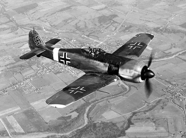 ФоккеВульф Fw 190 немецкий одноместный одномоторный поршневой - фото 379