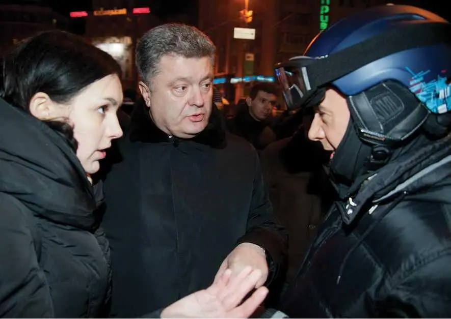 В ночь на 19 февраля 2014 года под сценой Майдана в разгар штурма Соня - фото 29
