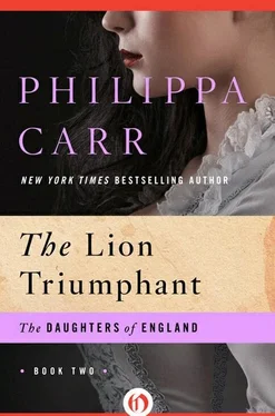 Philippa Carr Lion Triumphant обложка книги