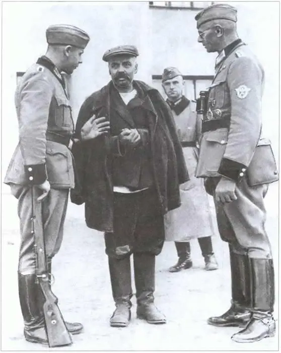 Генерал М Т Романов в гражданской одежде задержанный немцами Могилев июль - фото 25