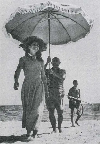 2 Picasso and Françoise Gilot at Golfe Juan 1948 You suspect I am - фото 3