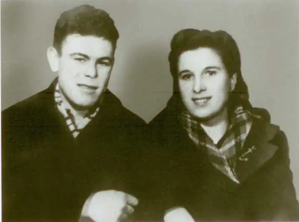 Борис Харламов и Бегоня ОривеАбад 1949 г Мама Бегоня В Испании Слева - фото 2
