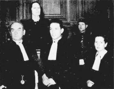 Н Плевицкая и ее защитники мэтры М М Филоненко и Ж Шваб Мэтр М Рибе - фото 20