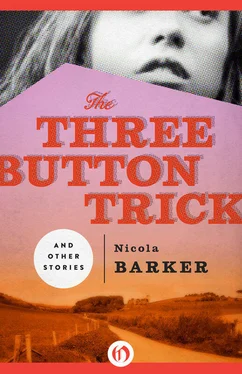 Nicola Barker Three Button Trick and Other Stories обложка книги