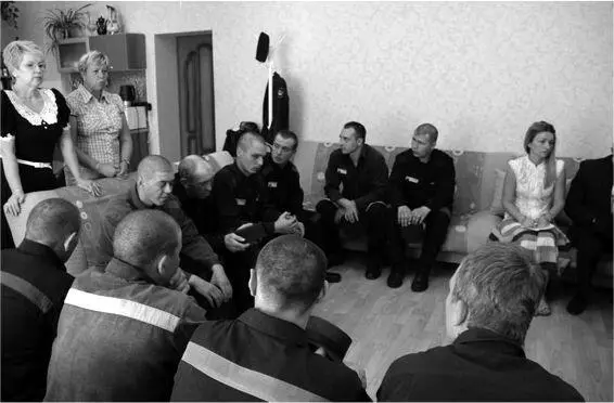 Правовая школа в централе В отряде хозобслуги тюрьмы Михаил Круг пел и отвечал - фото 69