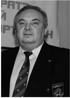 Рис 72Основоположник каратэ Кёкусинкай в СССР Александр Иванович Танюшкин За - фото 81