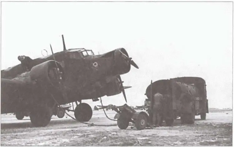Подготовка транспортного Ju52 к полету Восточный фронт зима 1943 г - фото 36