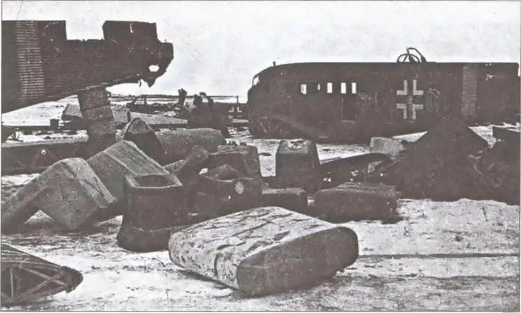 Конец воздушного моста Разбитые Ju52 в Сталинграде январь 1943 г Ист - фото 42