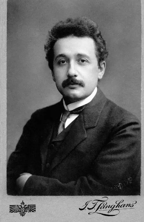 В Праге 1912 г С Фрицем Габером который уговорил Эйнштейна перебраться в - фото 46