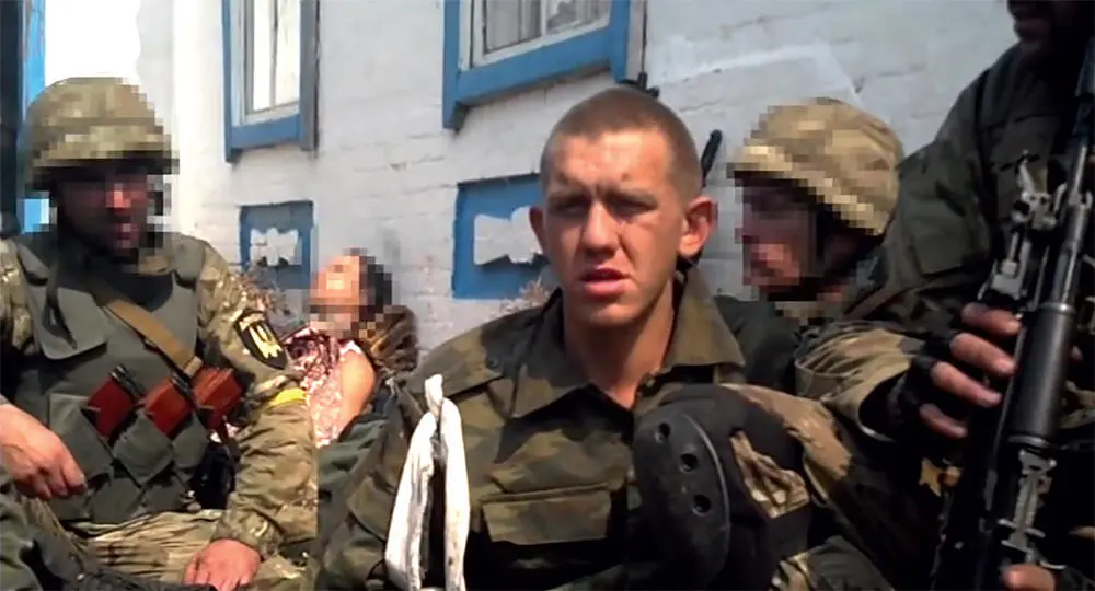 Допрос задержанных российских танкистов Скриншот видео опубликованного на - фото 8
