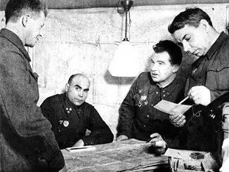 Военный совет 62й армии справа налево начальник штаба армии Крылов Н И - фото 13