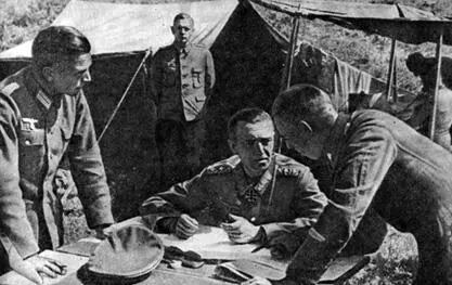 Командующий 6й немецкой армией генерал Паулюс на командном пункте Военные - фото 17