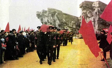 В 1987 году при проведении поисковых работ могила П М Ягунова была - фото 513