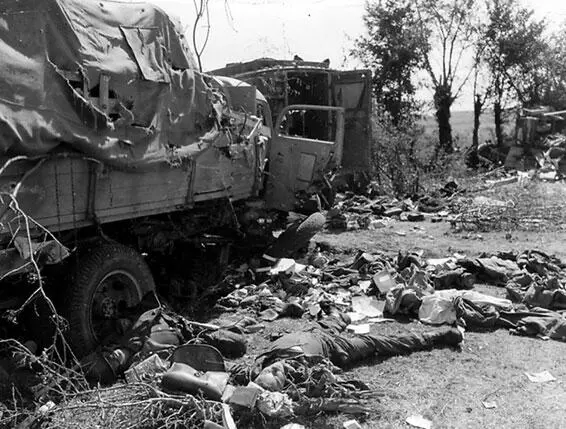 Разбитая немецкая автоколонна 9 июля 1942 г Четверг Среди воинов - фото 529
