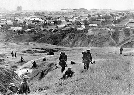Немецкие солдаты на холмах на подступах к Сталинграду 1942 г Сталинград - фото 562