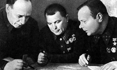 В штабе Волховского фронта Справа налево К А Мерецков А И Запорожец Г - фото 126
