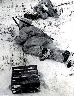 Доставка ящиков с боеприпасами на огневой рубеж Калининский фронт 1942 год - фото 416