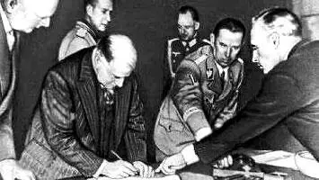 Подписание Мюнхенского соглашения Сентябрь 1938 г В то же время - фото 14