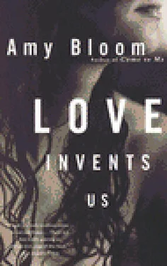 Amy Bloom Love Invents Us обложка книги