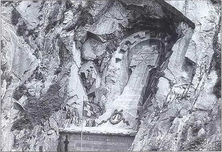 Памятник суворовским солдатам у Чертова моста в Швейцарских Альпах - фото 34