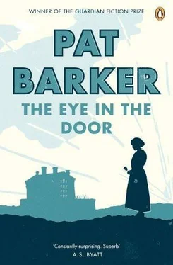 Pat Barker The Eye in the Door обложка книги