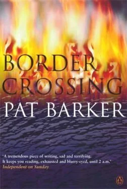 Pat Barker Border Crossing обложка книги