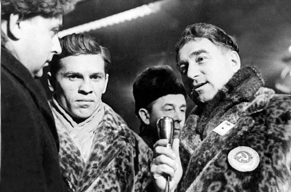 1964 год Возвращение в Москву с Олимпиады в Инсбруке Анатолий Тарасов и Борис - фото 31