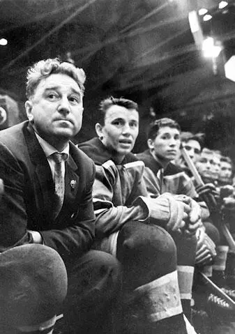 Сезон 196061 ЦСКА Сезон 196364 Слева Вениамин Александров справа - фото 37