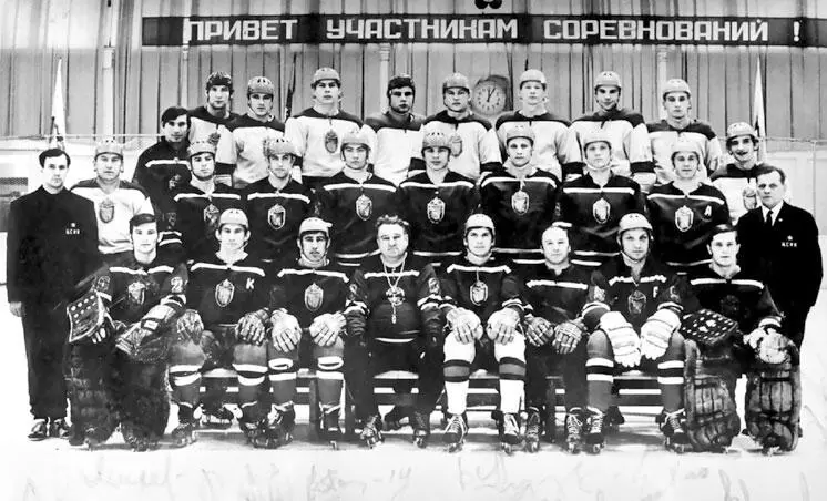 Сезон 197273 ЦСКА Сезон 197273 ЦСКА Тарасов на тренировке сборно - фото 46