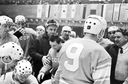 1964 год Олимпиада в Инсбруке Сборная СССР чемпион Интервью у Анатолия - фото 52