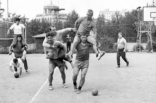 Тренировка потарасовски Перед чемпионатом мира 1970 года Перед чемпионатом - фото 64