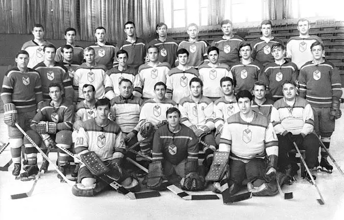 Сезон 196970 ЦСКА Сезон 197374 ЦСКА Тренировка с блинами 1962 г - фото 68
