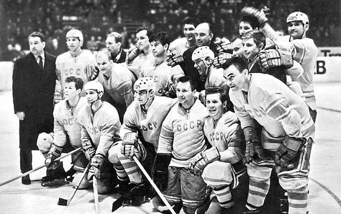 1963 год Сборная СССР чемпион мира Начало эры Чернышева Тарасова 1966 - фото 95
