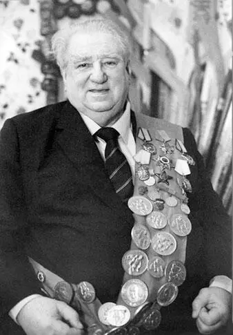 Регалий Анатолия Владимировича Тарасова не перечесть Сноски 1 Количество - фото 124