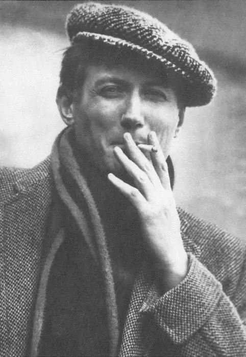 Отец поэта Александр Рудольфович Гангнус 1й курс МГРИ 1930 г Мать поэта - фото 1