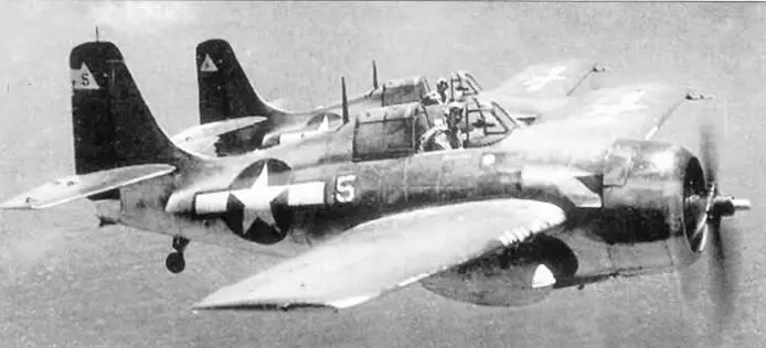 Пара FM2 из состава VC4 в плотном строю 4 июня 1944 года Это подразделение - фото 102