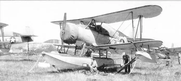 SOC и OS2U на одном из полевых аэродромов в южной Англии июнь 1944 года Это - фото 103