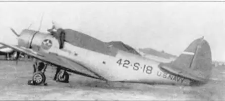 Механик укрывает защитным чехлом фонарь TBD1 42S18 BuNo 0296 начало 1941 - фото 28