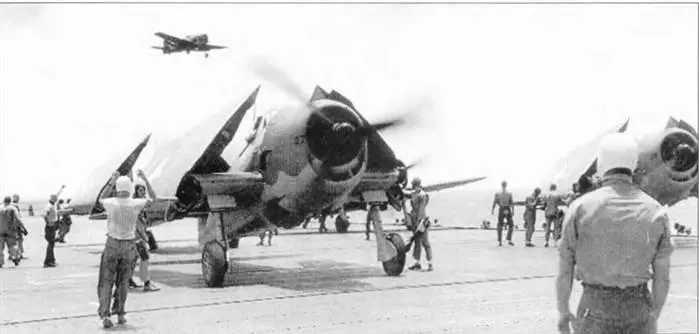 F6F3 Хеллкет 27 на борту авианосца Энтерпрайз 23 июля 1943 года - фото 80