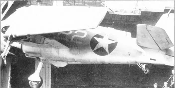 F6F3 22 на палубе нового авианосца Эссекс CV9 весна 1943 года - фото 85