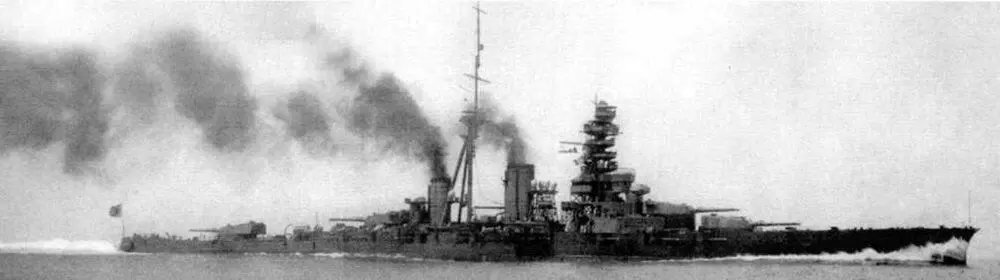 Линейный крейсер Харуна после вступления в строй в 1915 г вверху и в 1928 - фото 155