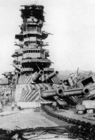 Линкор Харуна после налета американской авиации Осень 1945 г - фото 174