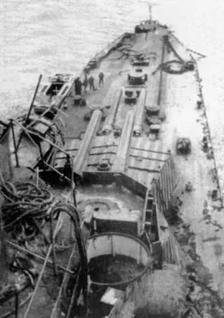 Линкор Харуна после налета американской авиации Осень 1945 г - фото 175