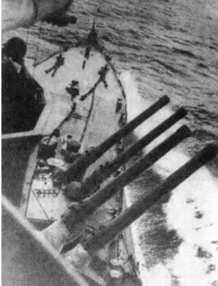 Хией перед стрельбой из орудий главного калибра 1942 г 23 октября японские - фото 57