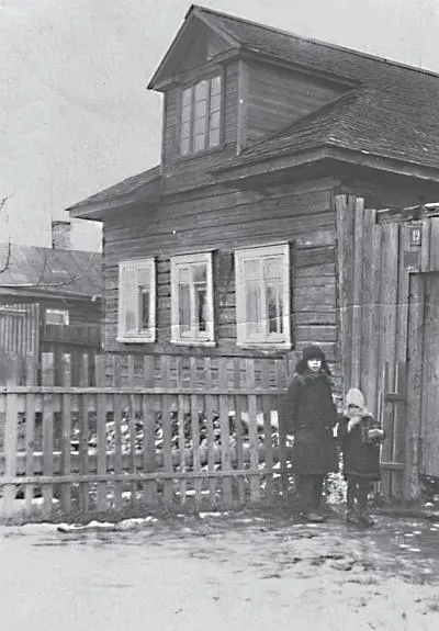 Дом по Краснокабацкому шоссе Фото 1939 г Из семейного архива ВП - фото 25